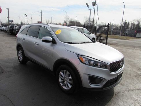 Used 2016 Kia Sorento LX w/ LX Convenience Package image 3