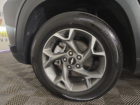 Used 2025 Chevrolet Trax LT w/ Driver Confidence Package FWD image 34