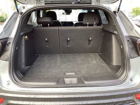 Used 2024 Chevrolet Trax RS FWD image 13