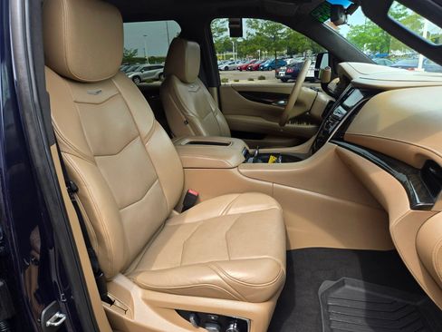 Used 2019 Cadillac Escalade ESV Platinum RWD image 13