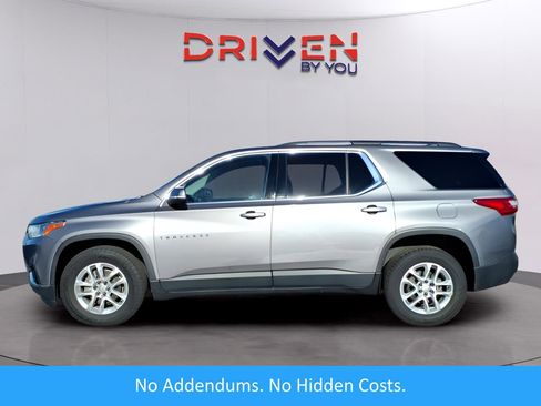 Used 2021 Chevrolet Traverse LT image 1