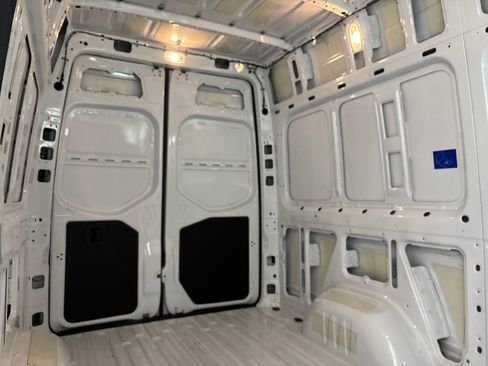Used 2024 Mercedes-Benz Sprinter 2500 w/ Acoustic Package image 16