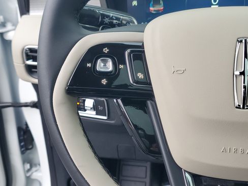 New 2026 Lincoln Corsair Premiere image 17