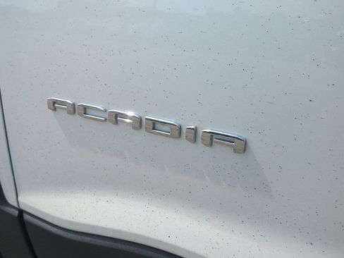 Certified 2023 GMC Acadia SLT w/ Technology Package FWD image 33