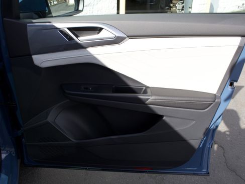 New 2026 Volkswagen Taos SEL AWD/4WD image 34