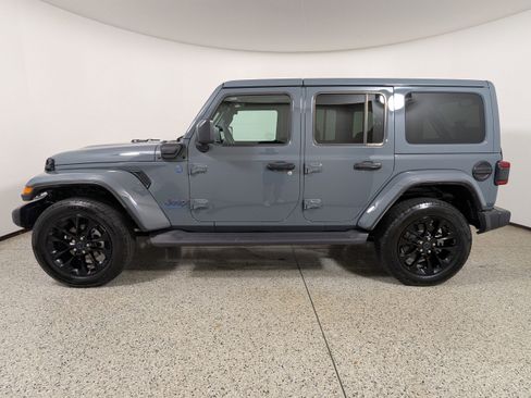 Used 2025 Jeep Wrangler Sahara image 4