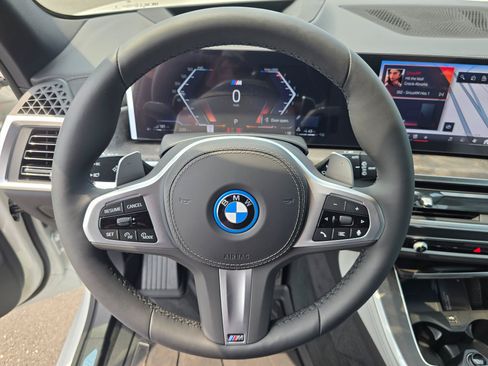 New 2026 BMW X5 xDrive50e w/ M Sport Package AWD/4WD image 18