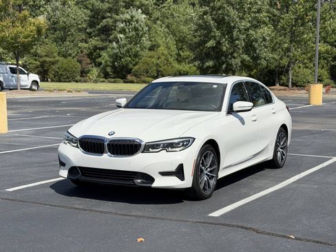 Used 2019 BMW 330i xDrive Sedan w/ Convenience Package AWD/4WD image 3