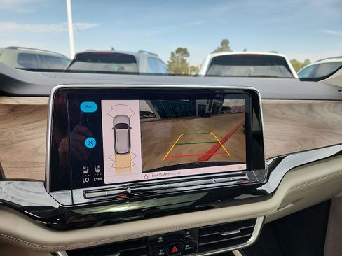 Certified 2026 Volkswagen Atlas SE FWD image 18