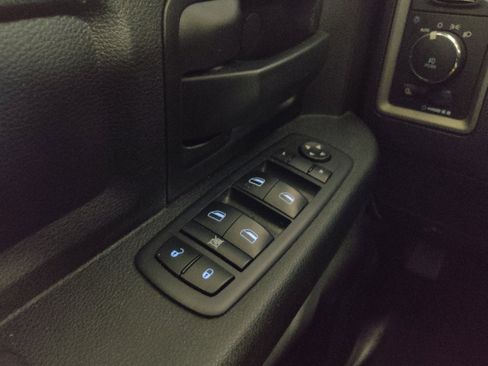 Used 2020 RAM 1500 Express RWD image 27