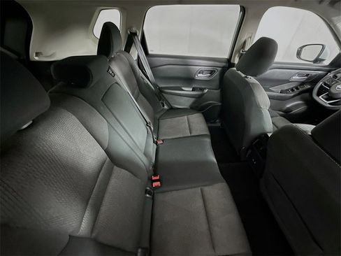 Used 2024 Nissan Rogue SV image 24