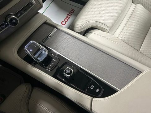Used 2025 Volvo XC90 B5 Ultra image 21