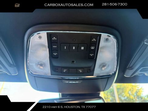 Used 2023 Chrysler 300 C RWD image 21
