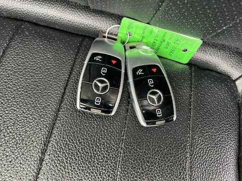 Used 2019 Mercedes-Benz E 300 4MATIC image 33
