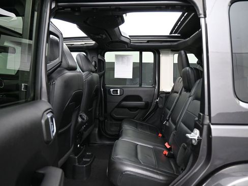 Used 2021 Jeep Wrangler Unlimited Sahara image 16