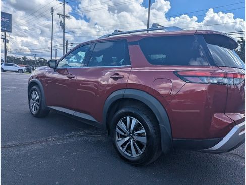 Used 2023 Nissan Pathfinder SL AWD/4WD image 4
