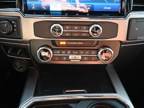 Used 2022 Ford F450 Platinum w/ FX4 Off-Road Package image 29