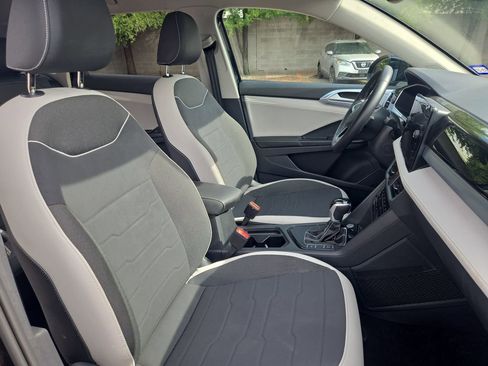 Used 2025 Volkswagen Taos SE image 10