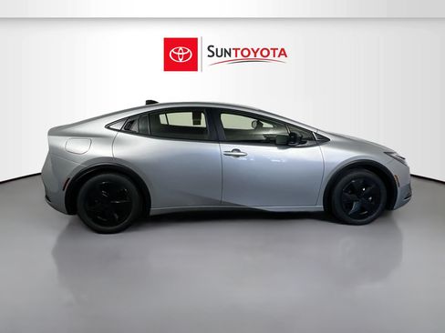 New 2026 Toyota Prius Plug-In Hybrid FWD image 2