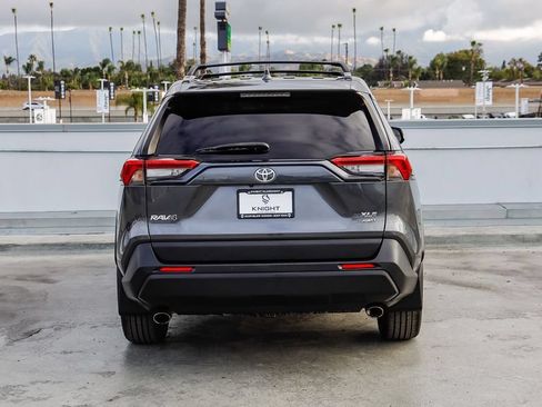 Used 2022 Toyota RAV4 XLE Premium AWD/4WD image 8