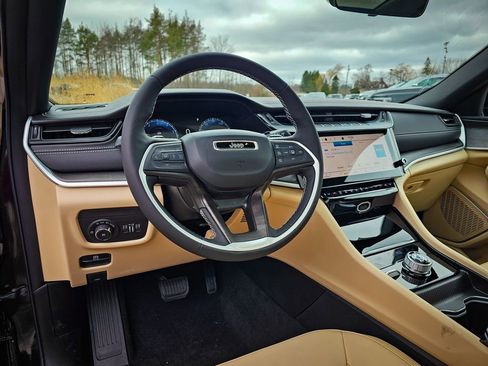 New 2026 Jeep Grand Cherokee Limited image 13