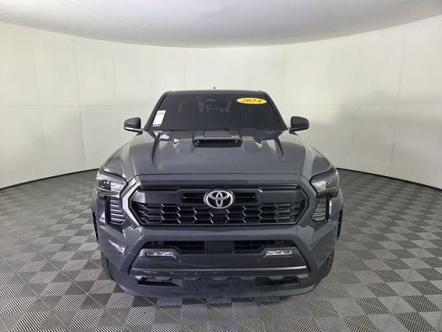 Used 2024 Toyota Tacoma TRD Sport w/ TRD Sport Upgrade Package RWD image 4