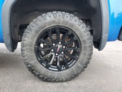 Used 2022 GMC Sierra 1500 AT4X AWD/4WD image 9