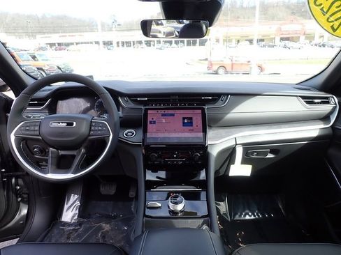 Certified 2025 Jeep Grand Cherokee Limited w/ Trailer Tow Package image 16