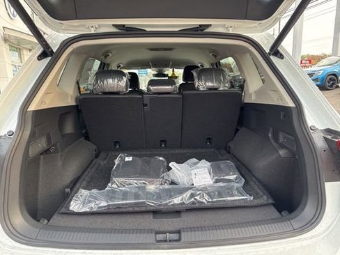 New 2024 Volkswagen Tiguan SE image 35