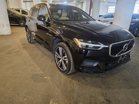 Used 2020 Volvo XC60 T6 Momentum w/ Premium Package image 5