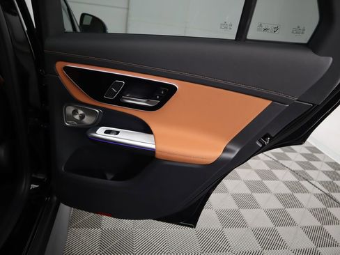 Certified 2025 Mercedes-Benz GLC 300 image 28