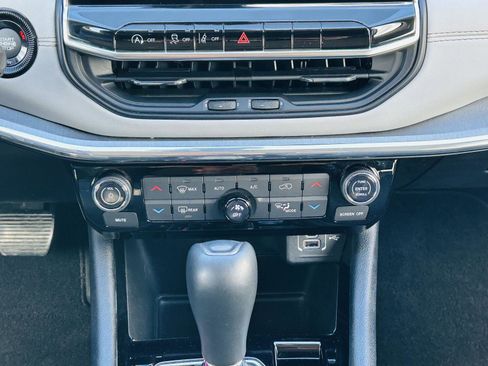 Used 2022 Jeep Compass Limited image 19