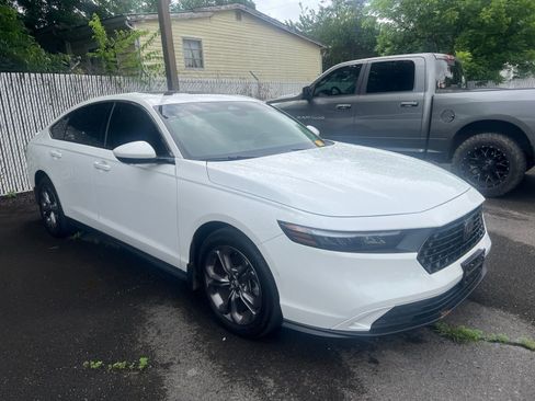 Used 2024 Honda Accord EX image 2