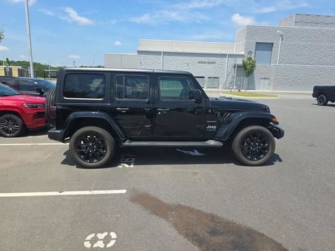 Used 2022 Jeep Wrangler Unlimited Sahara w/ Cold Weather Group AWD/4WD image 6