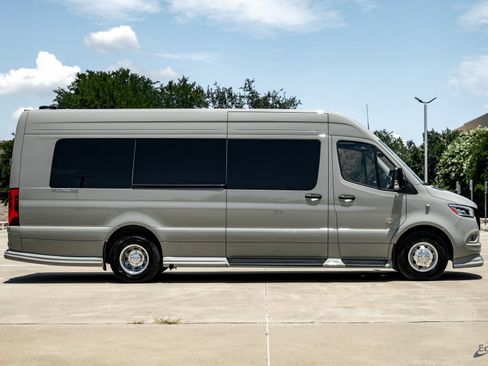 Used 2025 Mercedes-Benz Sprinter 3500 image 19
