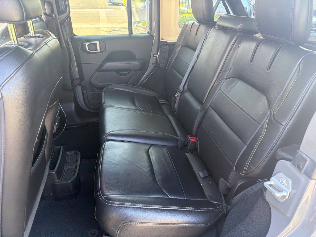 Used 2022 Jeep Wrangler Unlimited Sahara w/ Cold Weather Group AWD/4WD image 14