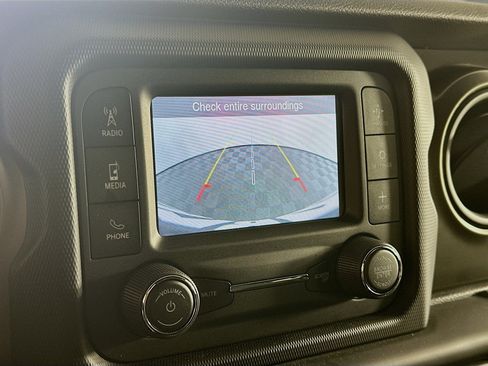 Used 2018 Jeep Wrangler Unlimited Sport S image 22