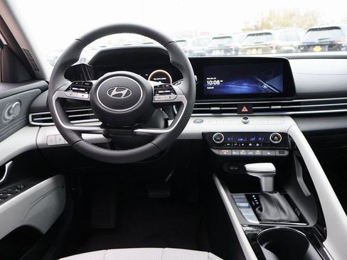 New 2025 Hyundai Elantra Limited image 19