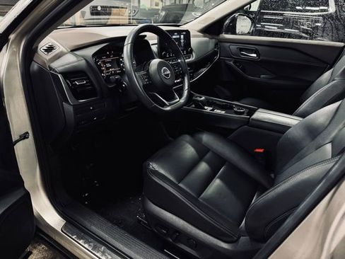 Used 2023 Nissan Rogue SL w/ SL Premium Package image 18