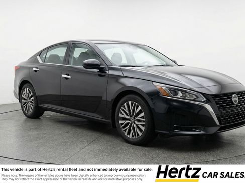 Used 2025 Nissan Altima 2.5 SV image 1