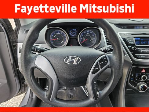 Used 2015 Hyundai Elantra SE FWD image 23