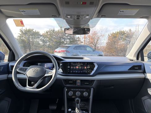 Certified 2023 Volkswagen Taos SE w/ Panoramic Sunroof Package image 13