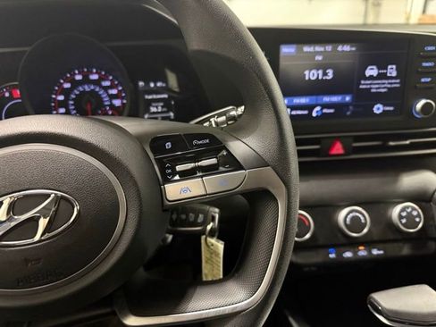 Used 2021 Hyundai Elantra SE image 12