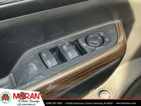 Certified 2023 GMC Acadia SLE w/ Driver Convenience Package image 15