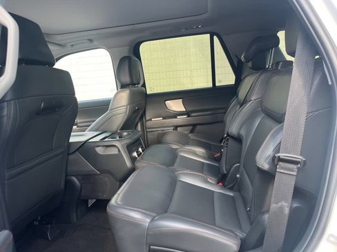 Used 2025 Ford Expedition Active AWD/4WD image 13