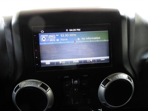 Used 2014 Jeep Wrangler Unlimited Sahara AWD/4WD image 14