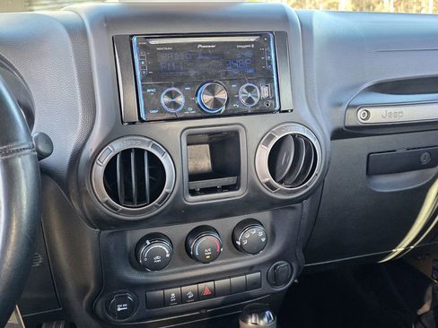 Used 2014 Jeep Wrangler Unlimited Sport image 8