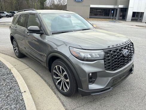 New 2026 Ford Explorer ST-Line image 2