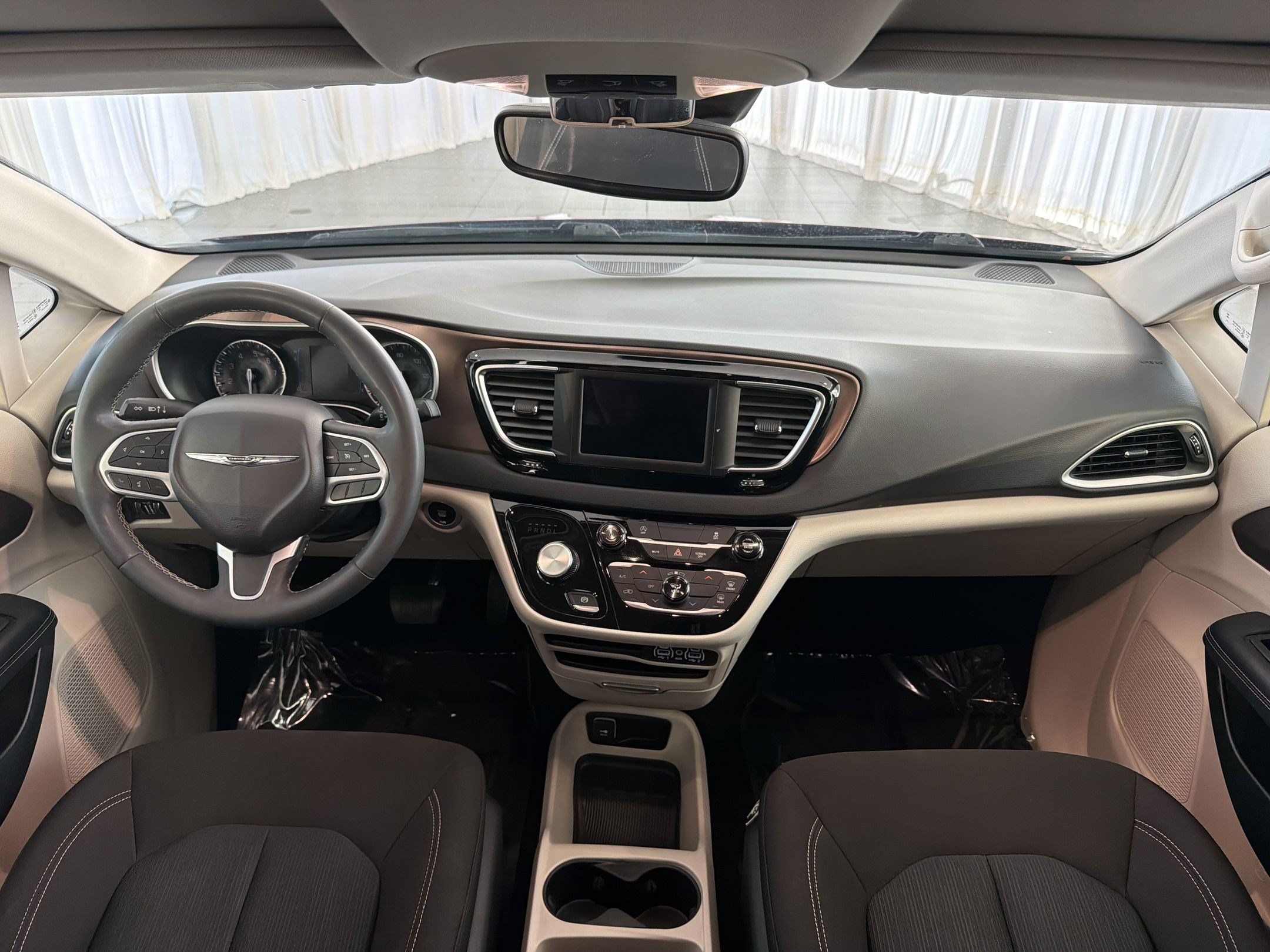 Used 2023 Chrysler Voyager LX FWD image 17