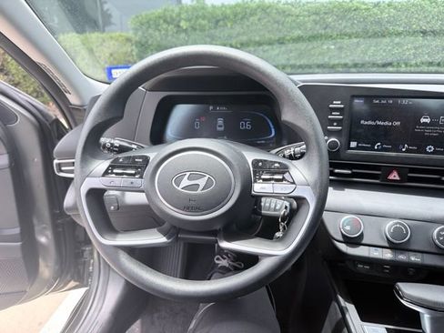 Certified 2024 Hyundai Elantra SE FWD image 5